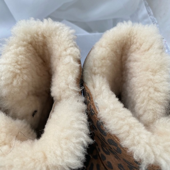 - Leopard print toddler Ugg - Picture 3 of 4